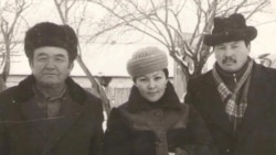 Абдулла Каримов (солдо) замандаштары менен. 1960-70-жылдар.