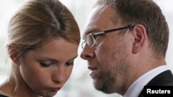 Юлия Тимошенко и ее адвокат Сергей Власенко