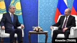Gazagystanyň prezidenti Kasym-Žomart Tokaýew bilen Russiýanyň prezidenti Wladimir Putiniň ikiçäk duşuşygy. 2019-njy ýylyň noýabry.