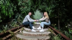 Відвідувачі фотографуються у «Тунелі кохання». 11 лютого 2020 року. «Київ-Пасажирський»