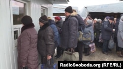 Черги на контрольно-пропускному пункті в Майорську