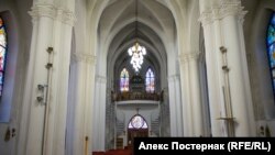 Нынешний вид владивостокского костёла изнутри