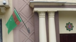 Diňle: Moskwadaky türkmen konsulhanasynda nobat döredi, türkmen raýatlygyndan çykýanlar hem bar