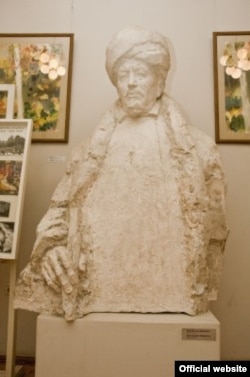 Бакый Урманче музеендагы Шиһабетдин Мәрҗәни сыны