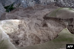 Вид с воздуха на ущелье, где до 2 мая находилась деревня Абе Барик