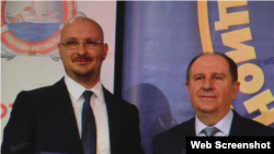 Колишній голова Миколаївського морського торговельного порту Василь Капацина (п) та його син Микола