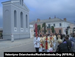 Біля храму Яна Непомука у Рівному