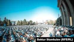 Эски аянттагы айт намазы. 2019-жыл, Бишкек.