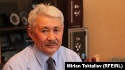 Турсунбек Акун.