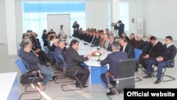 Мулоқоти раҳбарияти шаҳри Исфара бо соҳибкорон