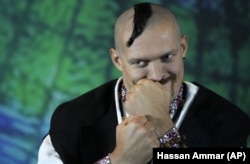 Крымский казак Александр Усик на пресс-конференции в Саудовской Аравии, 17 августа 2022 года