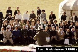 "Саякбай манасчы" тасмасынын басымдуу бөлүгү улуу манасчы жашаган Көлдүн күңгөй тарабындагы Ак-Өлөң, Тоң айылдарында жана Боз-Салкын жайлоосунда тартылды.