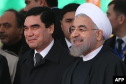 Иран менен Түркмөнстандын президенттери.