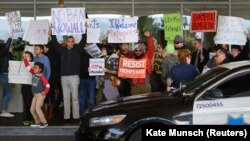 Трамптын биринчи иммиграциялык жарлыгына каршы нааразылык акциялары.