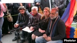 Armenia -- Raffi Hovannisian, a hunger-striking former presidential candidate, giving an open-air press conference in Yerevan's central Liberty Square, 27Mar, 2013