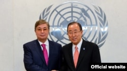 Председатель сената парламента Казахстана Касым-Жомарт Токаев (слева) и генеральный секретарь ООН Пан Ги Мун. Нью-Йорк, 4 марта 2015 года.