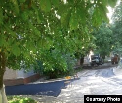 Асфальт в каждый двор, но не в каждую ямку