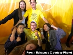 Рамил Баһавиев "Сәләт" аланында дуслары белән