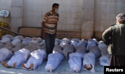 Тіла загиблих під час інциденту в околицях Дамаска, 21 серпня 2013 року