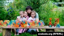 Зьміцер з дзецьмі і пляменьніцай