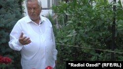 Бободжон Бобохонов сейчас занят выращиванием лимонов