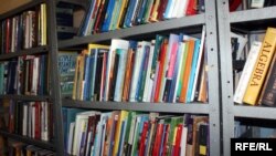 کتابخانه پوهنتون کابل یکی از غنی ترین کتابخانه های افغانستان که کتب در زمینه های مختلف در آن وجو دارد