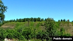 Тәре куйганга кадәр дә Чуаш борынына "Милая Яна" дип язып зыян салган иделәр