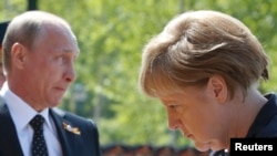 Останнім часом Меркель по-справжньому зацікавлена лише у проблемі коронавірусу і Донбасу