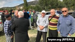 Abdureşit Cepparov (sağda) Taraqtaştaki köydeşler körüşüvinde