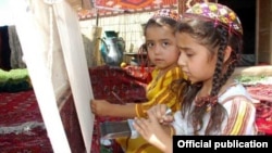 Haly dokaýan körpeler