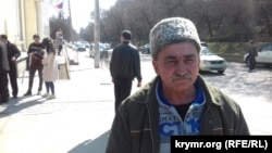 “Veciye Kaşka davası”nıñ iştirakçisi Kâzim Ametov Aqmescit Kiyev rayon mahkemesi yanında