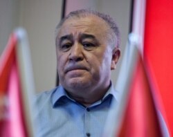 Омурбек Текебаев.