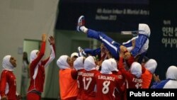 Ирандык аялдардын командасы Азиянын согуштук өнөрлөр боюнча мелдешинде. Түштүк Корея. 3-июль 2013