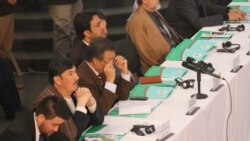 شماری از نماینده های دسته های انتخاباتی در نشست معلوماتی که کمیسیون انتخابات در مورد کارکرد هایش در کابل برگزار کرده بود.