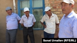 Жители села Кособа Казталовского района. Западно-Казахстанская область, 20 августа 2017 года.