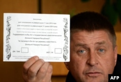 "Народный мэр" Славянска Вячеслав Пономарев с бюллетенем