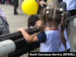 Dagystanyň Buýnak şäherinde oýnap ýören çagalar