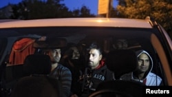 مهاجرینی که توسط قاچاقبران انسان به هنگری منتقل شده اند 