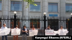 Укук коргоочулардын БУУ үйүнүн алдындагы акциясы.