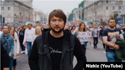 Кадр з кліпа на песню "Правілы" гурта Nizkiz, зьнятага падчас пратэстаў 2020 году