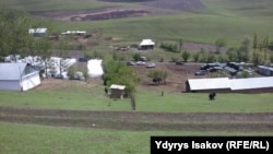 Көчкү түшкөн айыл.