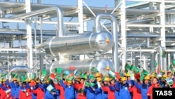 Түркмөнстан-Кытай газ боросунун ачылыш салтанаты. Самандепе, 15-декабрь 2009