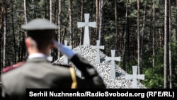 Під час вшанування пам’яті жертв політичних репресій на території національного історико-меморіального заповідника «Биківнянські могили». Биківня, 19 травня 2019 року