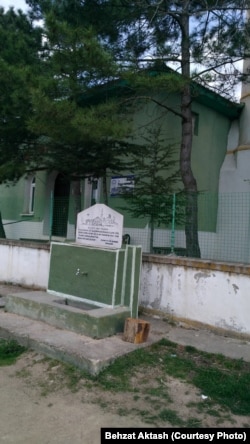 Госмания авылында мәчет каршындагы чишмә