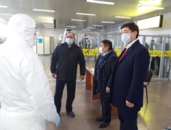 Мухаммедкалый Абылгазиев в аэропорту «Манас» ознакомился с мерами по недопущению распространения коронавируса.