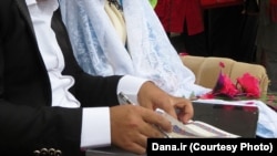 Иранда никелешип жаткандар.