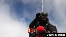 Зарина Пулей жолдошу менен экстремалдуу эс алууну жактырат.