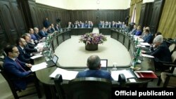 Armenia - Prime Minister Nikol Pashinian holds a cabinet meeting in Yerevan, 18 October 2018.