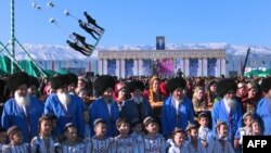 Garaşsyzlyk döwründe ýurtda köpsanly köpçülikleýin çäreleri geçirmeklik adata öwrüldi.