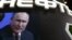 Президент Росії Володимир Путін на екрані стенду російської державної нафтової компанії «Роснефть» під час Петербурзького міжнародного економічного форуму (ПМЕФ). Росія, 25 травня 2018 року